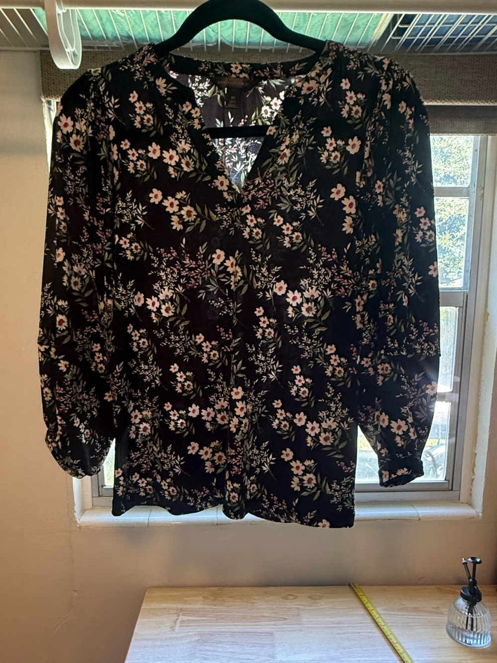 Women’s Banana Republic Black Floral V-Neck Blouse - Classic Floral Print